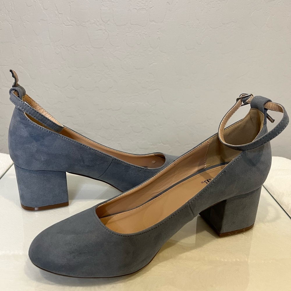 Color: blue, size: 38 or US size 8, color: light blue